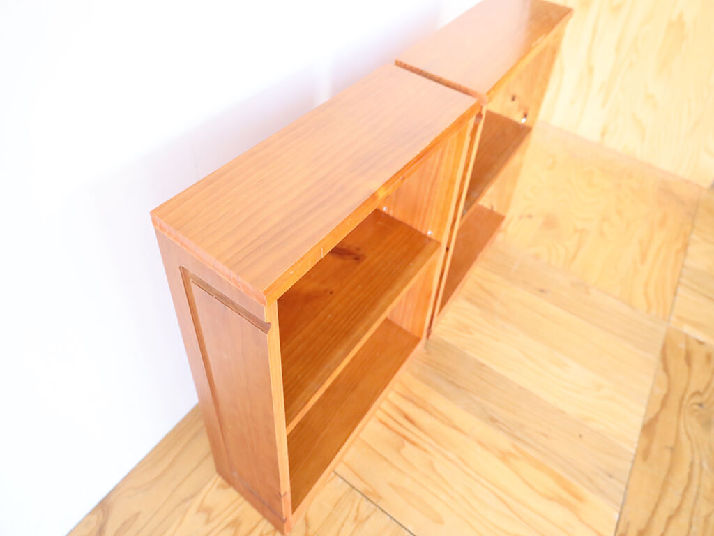 平らな面を使用した本棚
