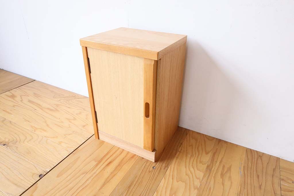 タンスの扉を活かしたキャビネット