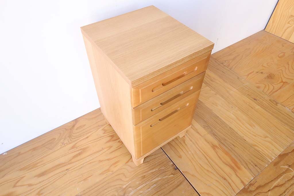 新たに製作したキャビネットの本体