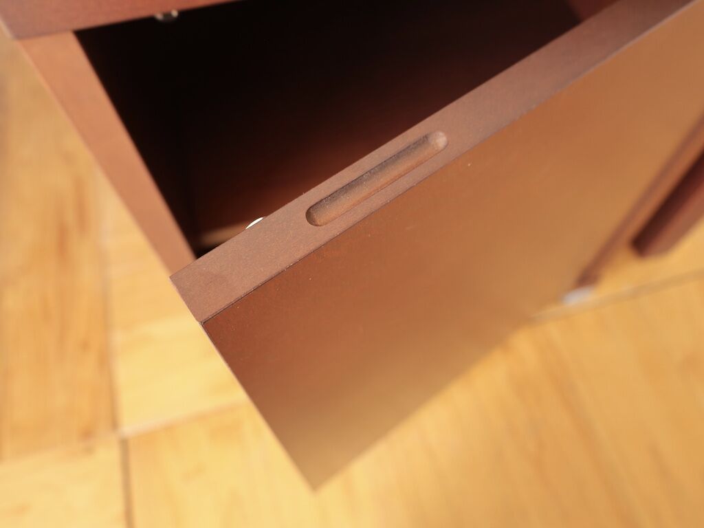 プッシュオープン式の扉
