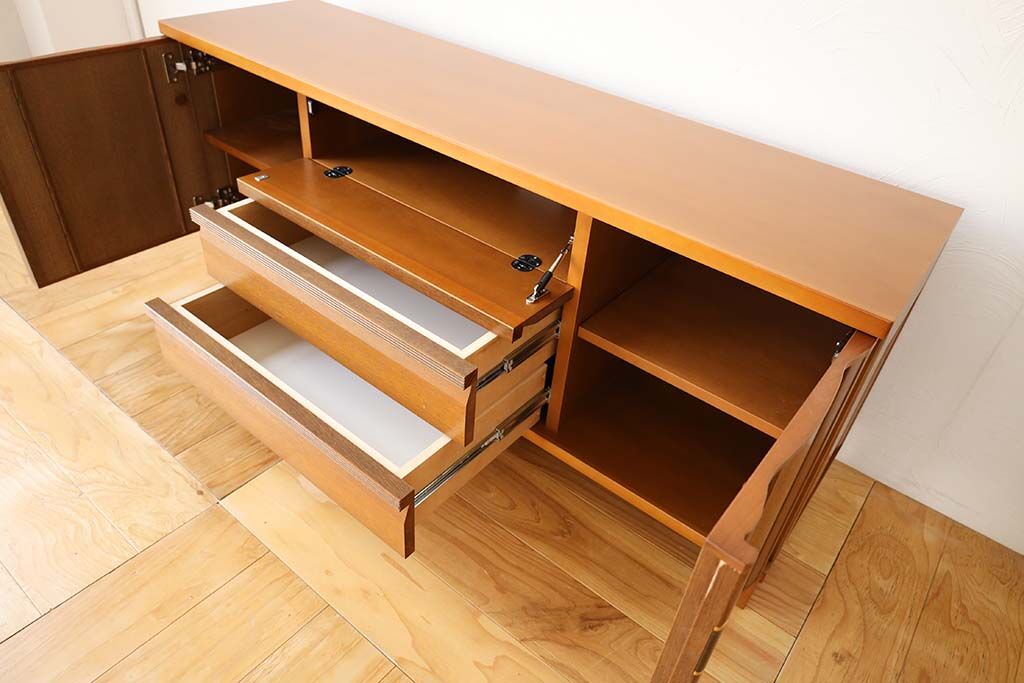 スライドレールを付けたテレビ台