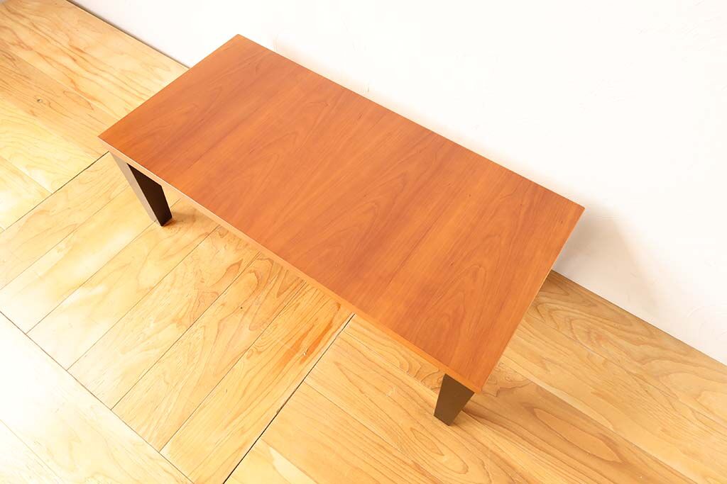 ツヤを抑えた自然な仕上がりの天板