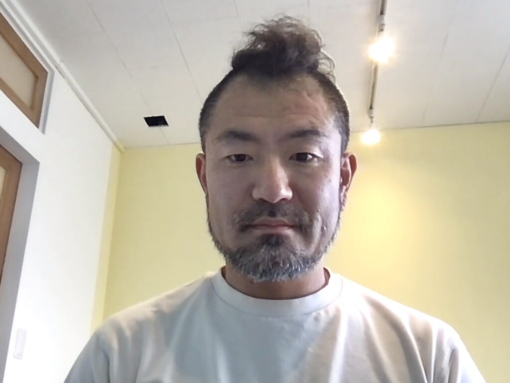 ビデオ通話に出た家具作りたいおっさん