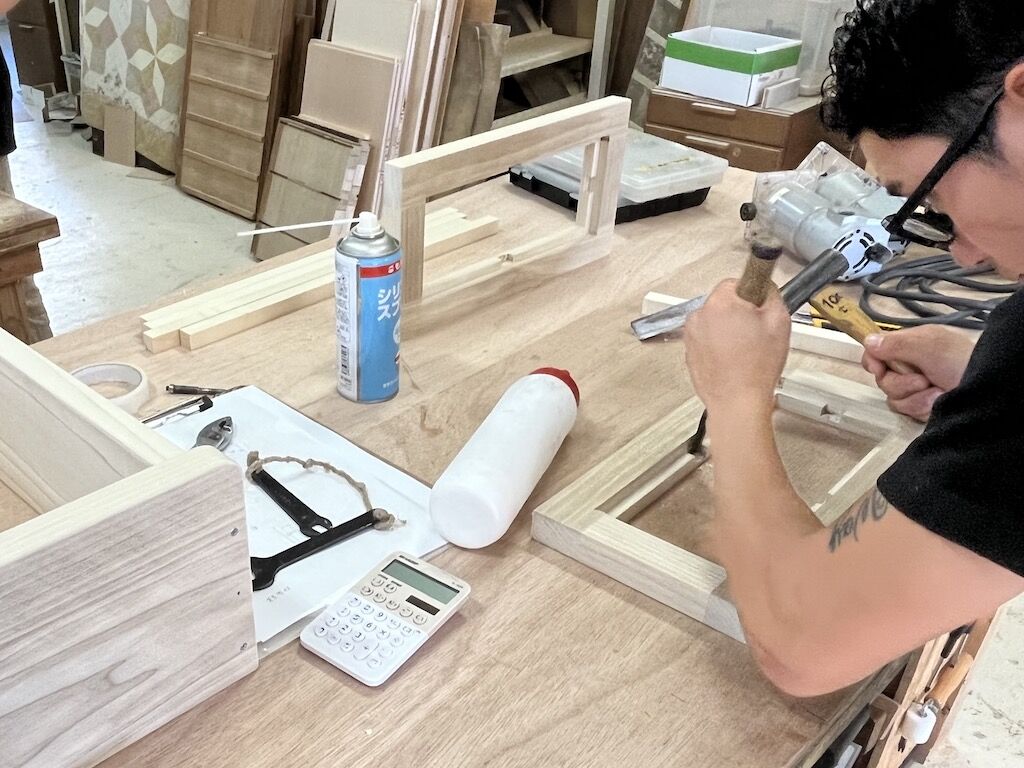 全力で取り組む家具製作