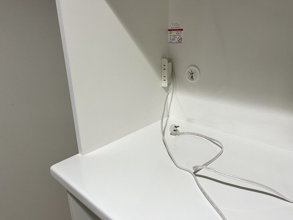 食器棚中央のオープン部分