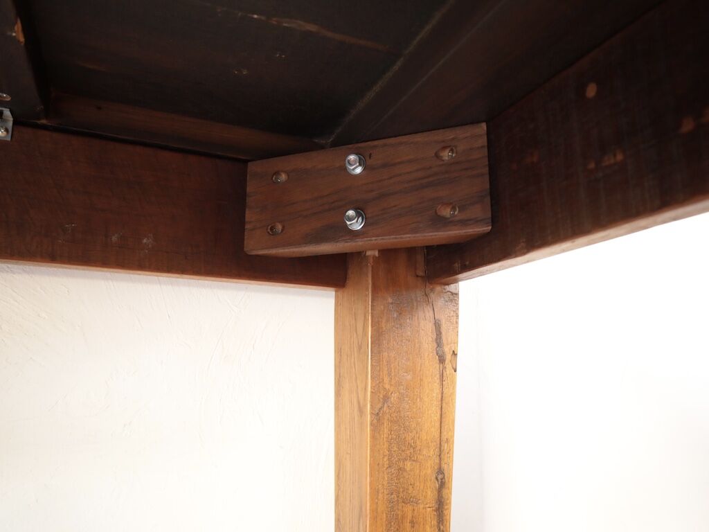分解可能な仕様に変更した脚フレーム