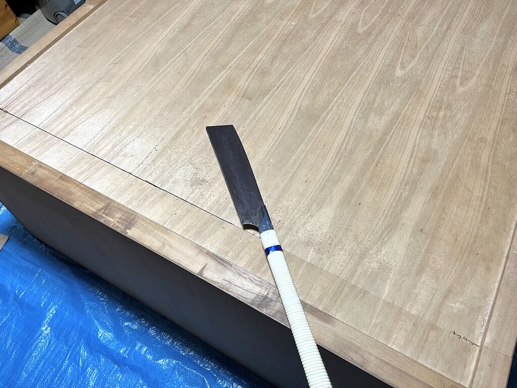 婚礼タンスを現地で解体作業