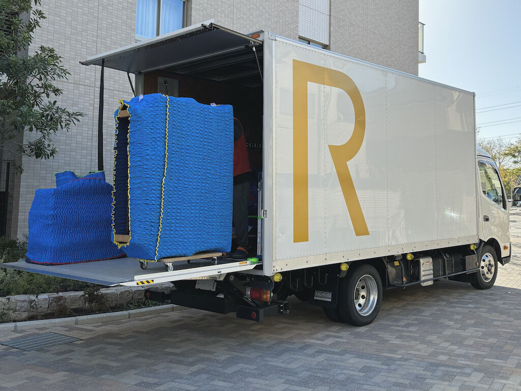 家具を運びながら家具のことを考える