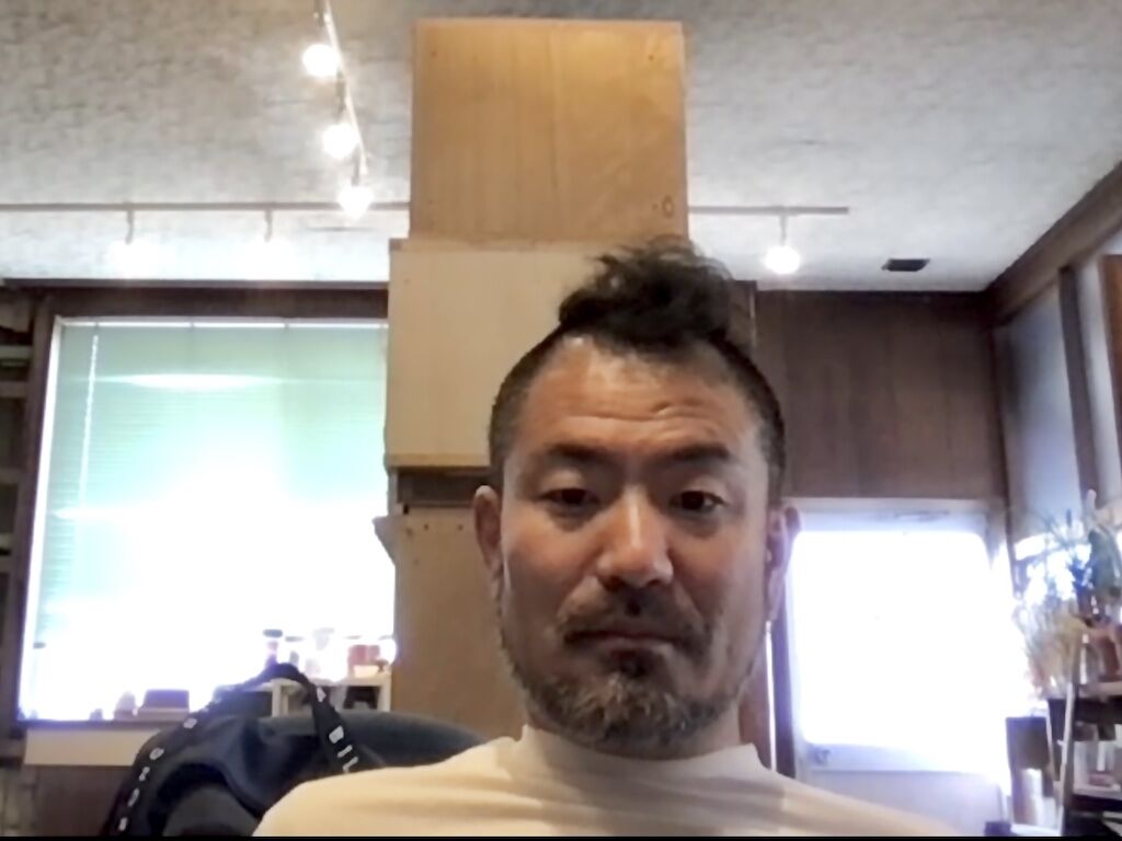 ビデオ通話越しの家具作りたいおっさん