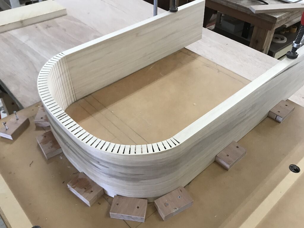 アーチ型室内窓の製作の様子