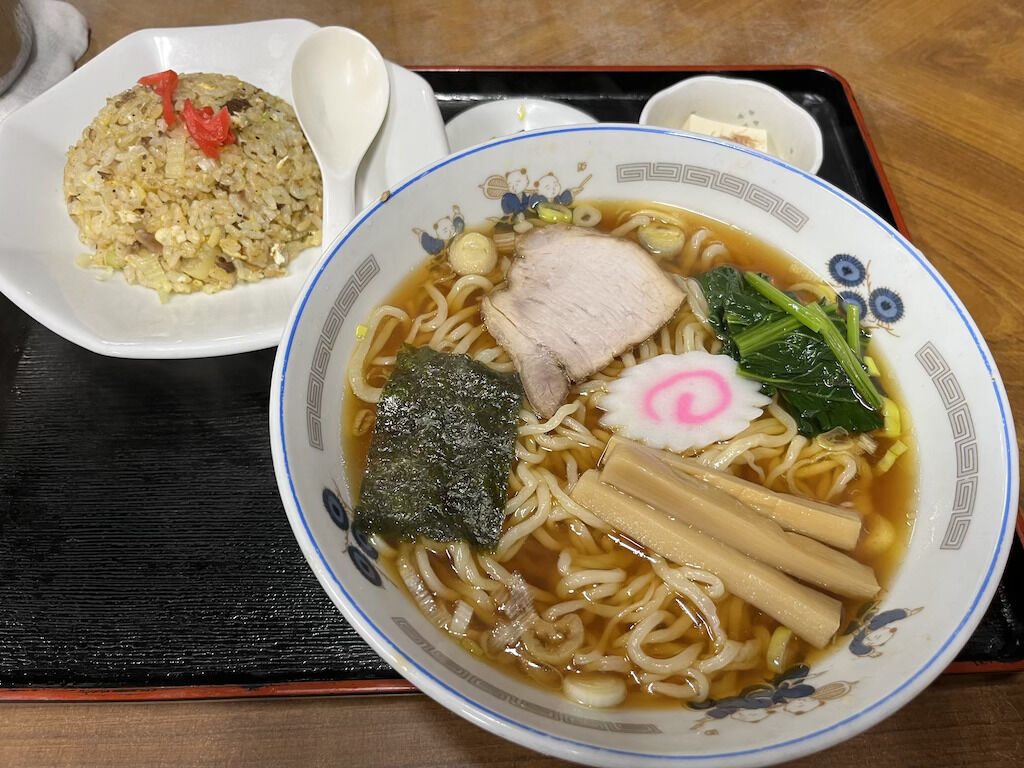 いたげやさんで出てきたラーメン・チャーハンセット