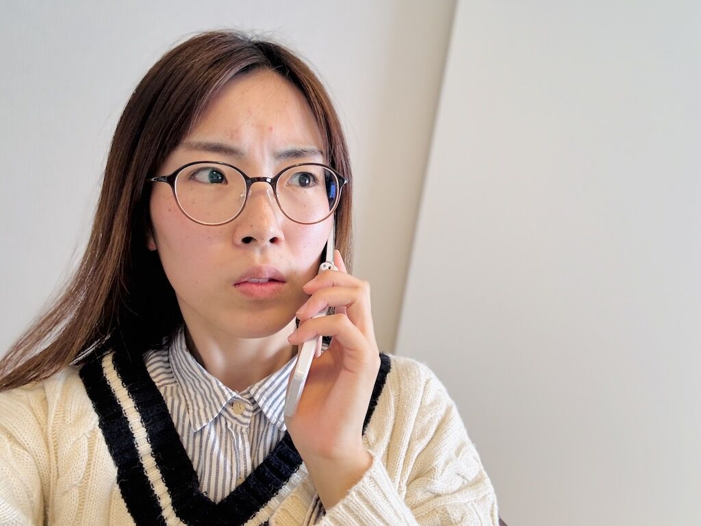 電話でお客様とやりとりするユリマタタ