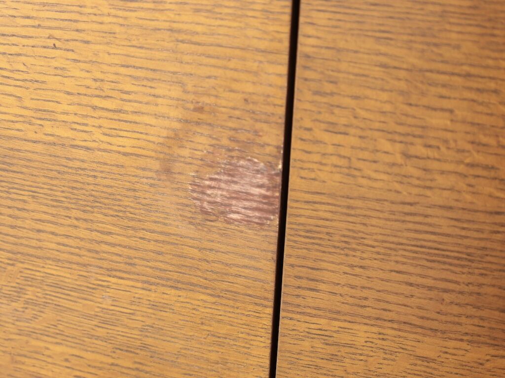 塗装が剥げてしまった天板