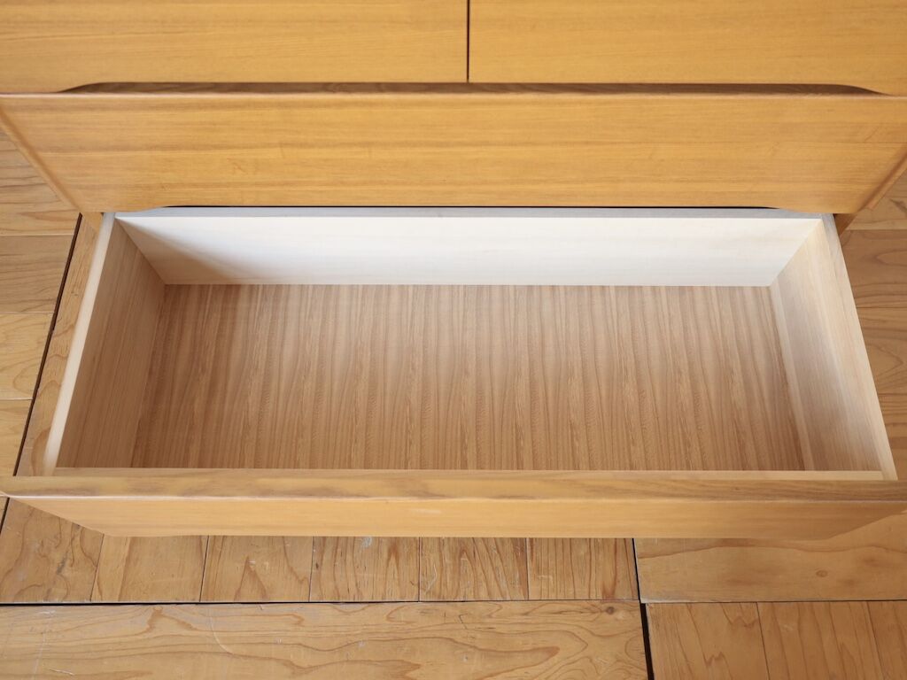 スライドレールを付けたことで最後まで開けきることのできるようになった引き出し