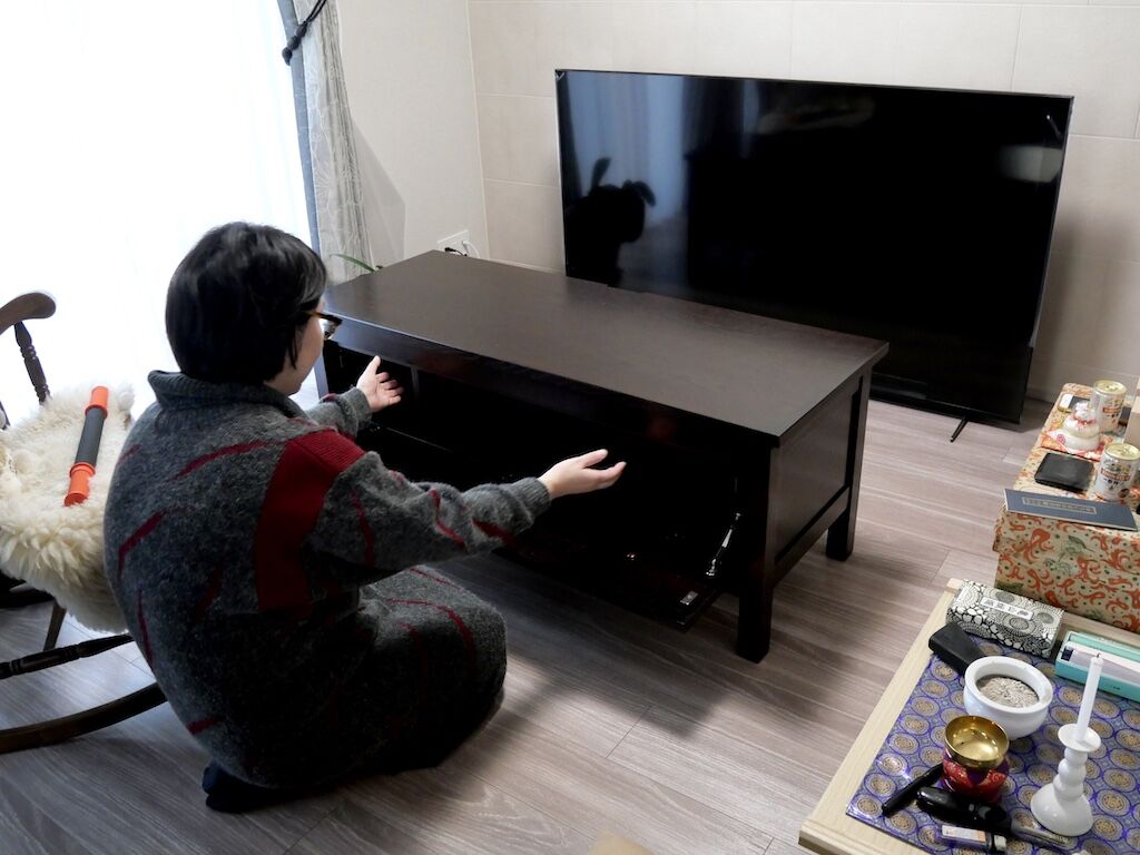 リメイクしたテレビ台をお客様にお披露目した瞬間