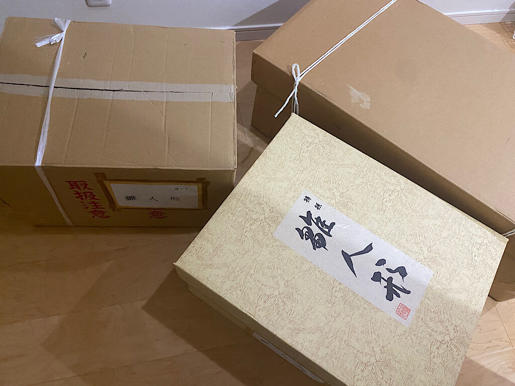 お雛様の段ボール