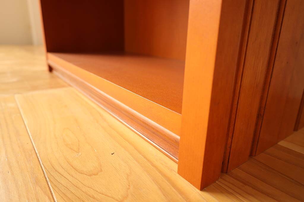 細かいところまで婚礼タンスの部材を活かした本棚