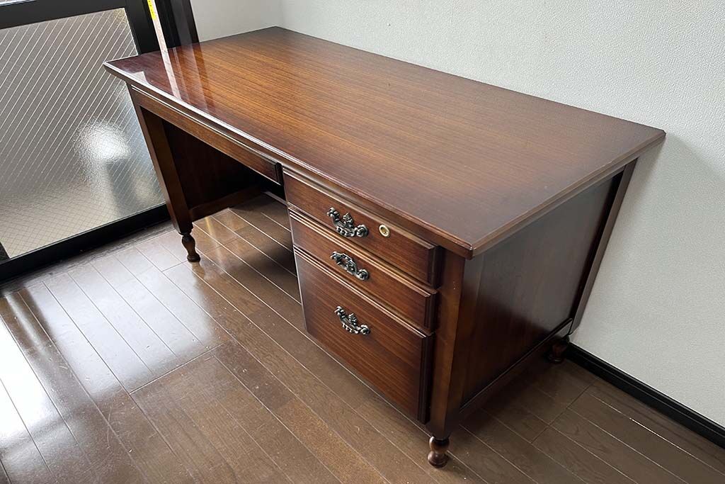 無事に部屋に搬入できた学習机