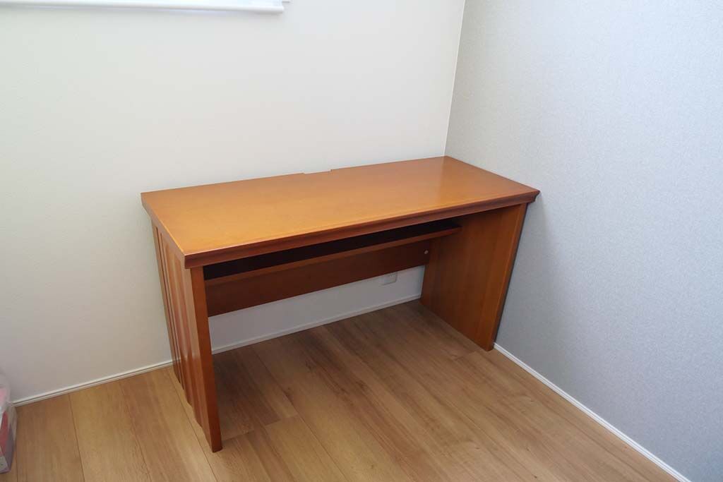 納品されたパソコンデスク