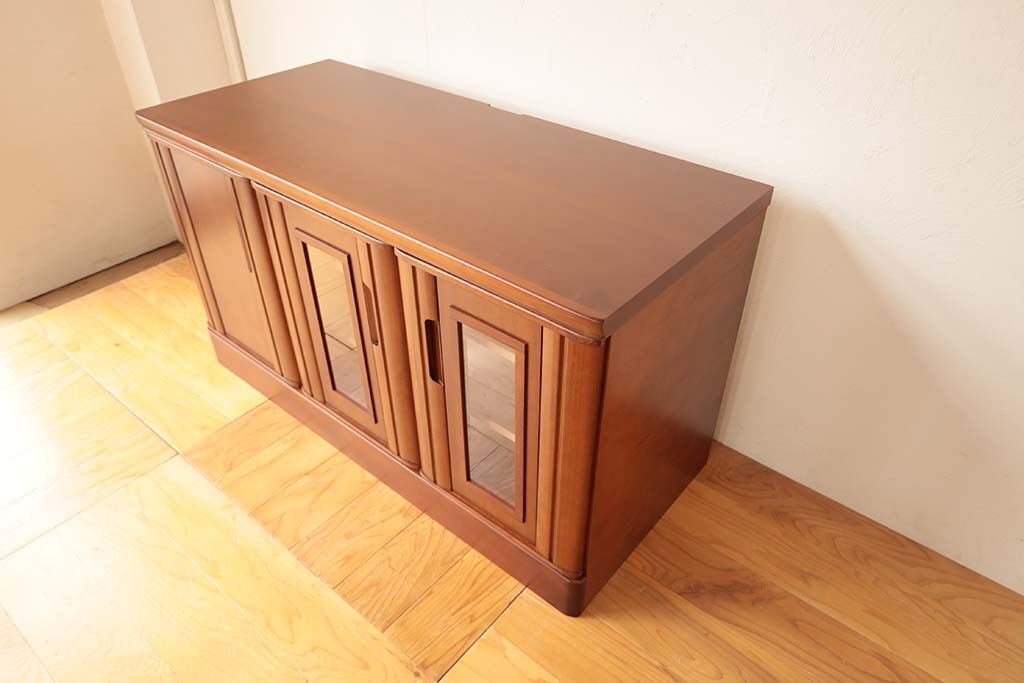 テレビ台の透明窓