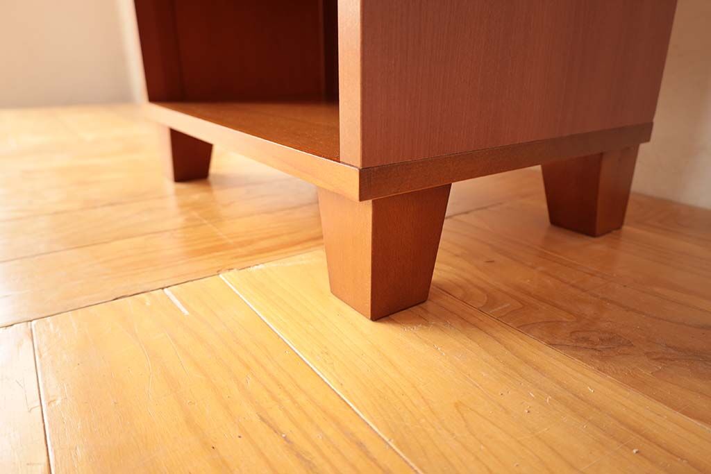 収納棚のテーパーカットの角脚