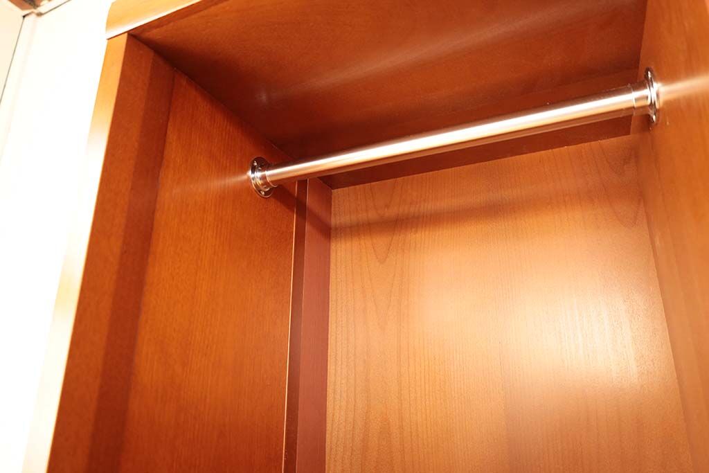 婚礼タンスの扉は収納棚の内側に