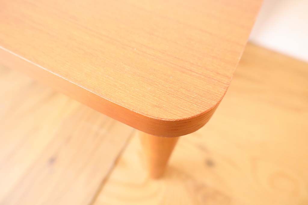 天板は小さく切り出した後、角丸に仕上げました