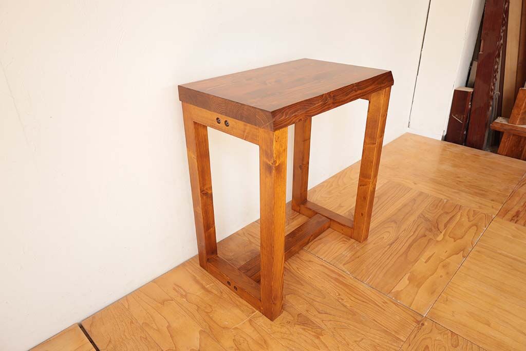 ていねいに製作したデスクの脚部分