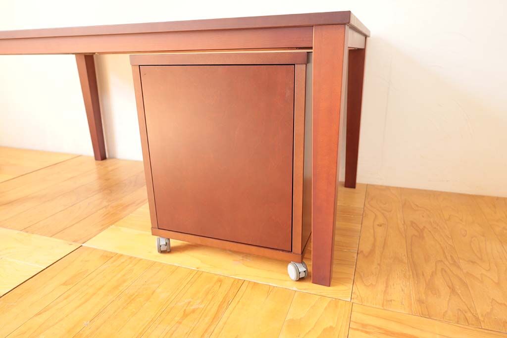 扉はプッシュオープン式に