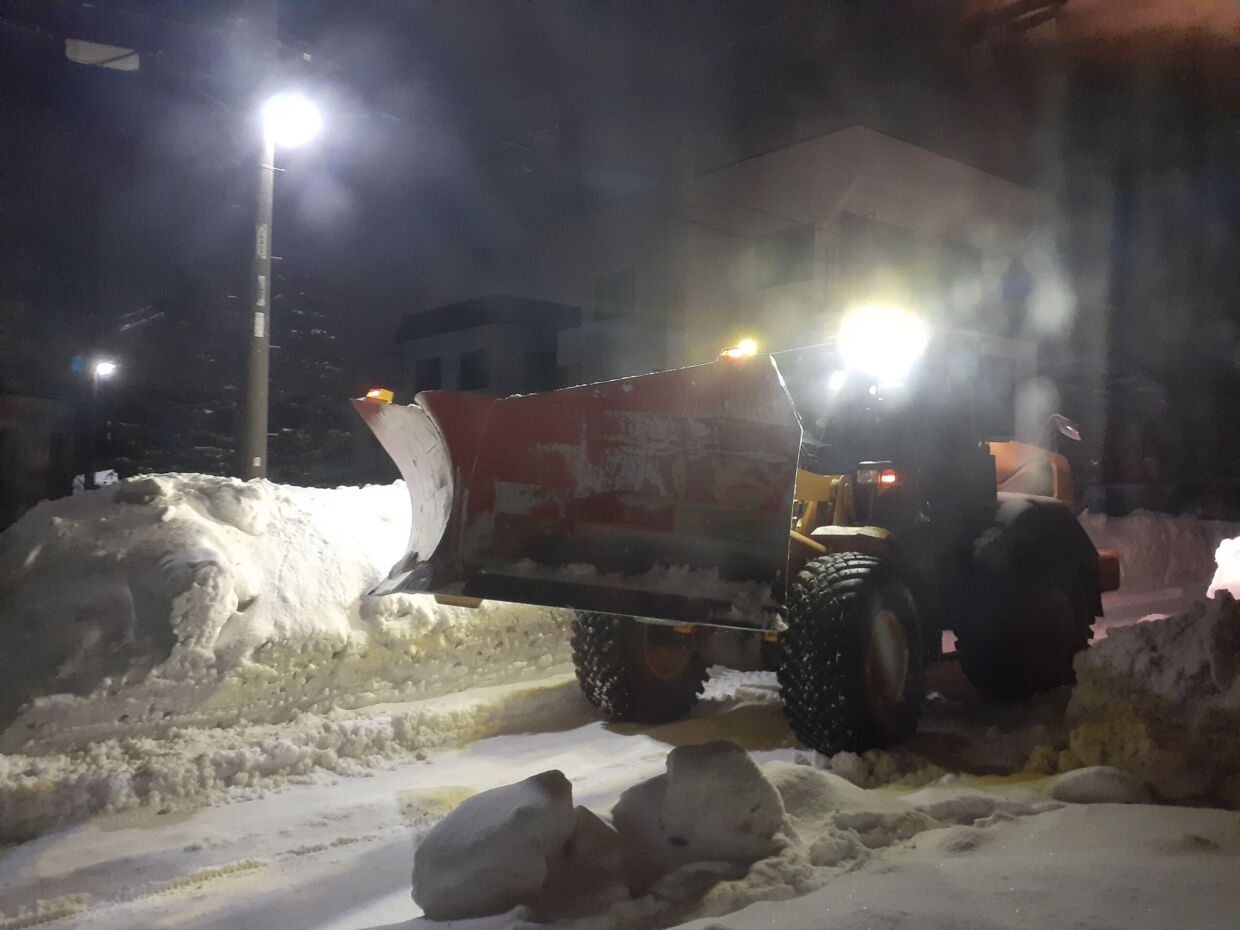 雪かきをする重機