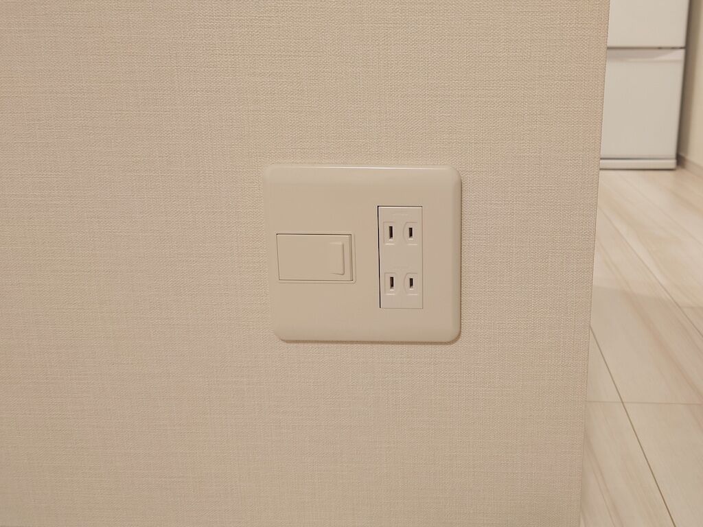 オーダーメイドCDラックお客様宅のコンセント