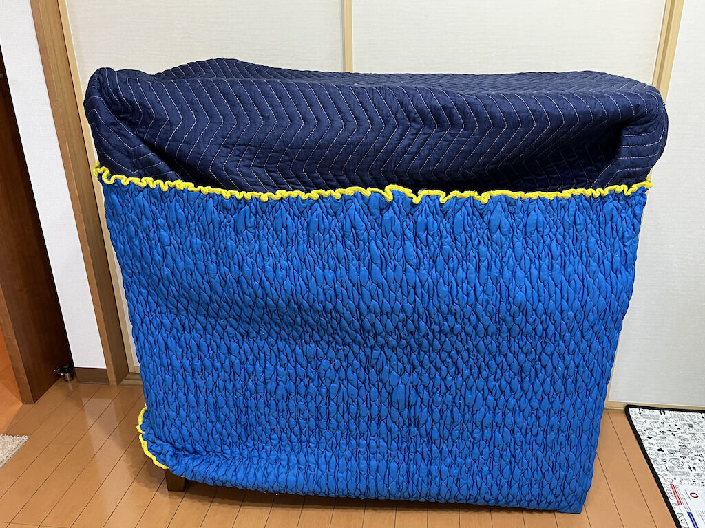 リメイクしたキャビネットの納品の様子