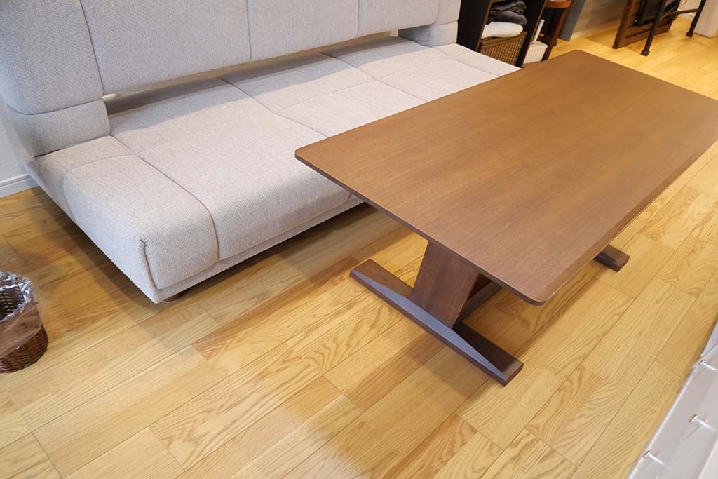 納品されたテーブル