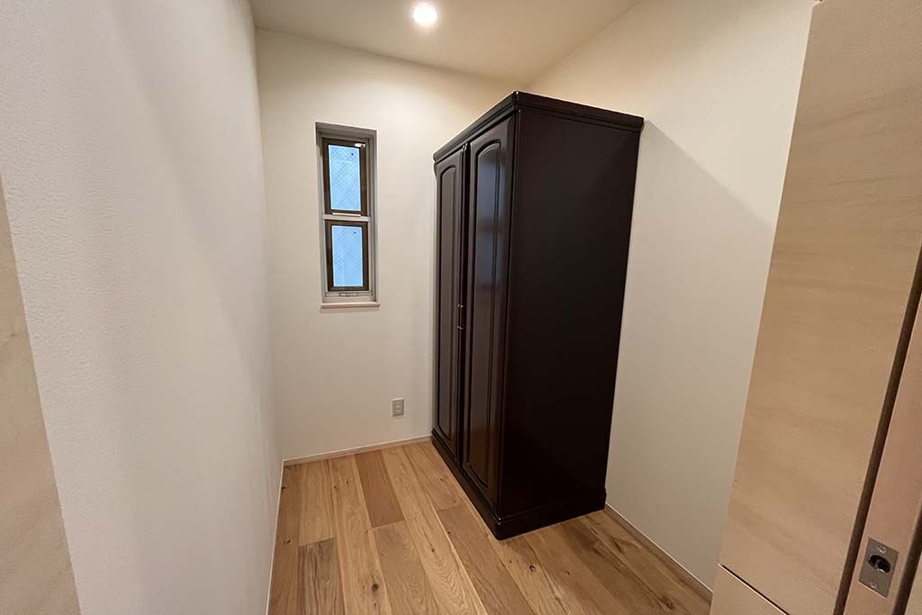 お部屋に納品された洋服タンス