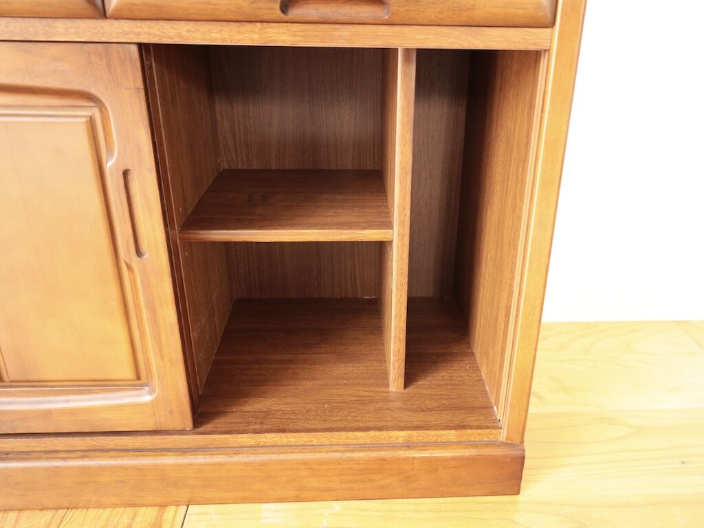 タッチアップして綺麗にした引き戸内部の棚板