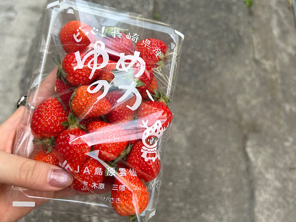 手に持っている　イチゴ購入