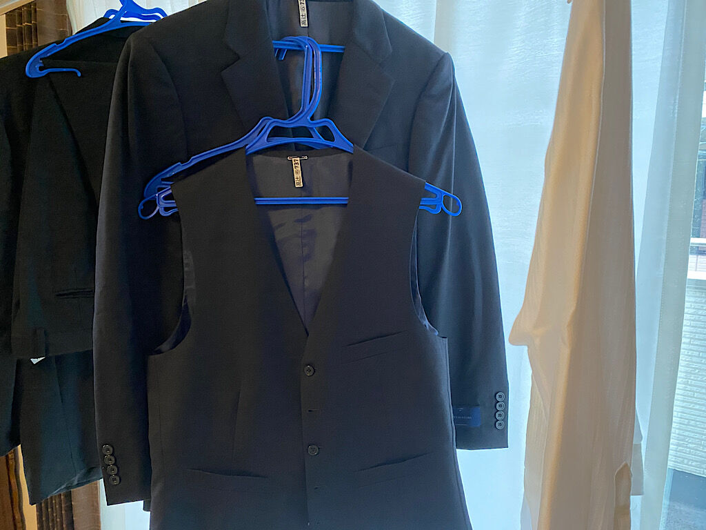 先日やっとクリーニングに出した成人式のスーツ