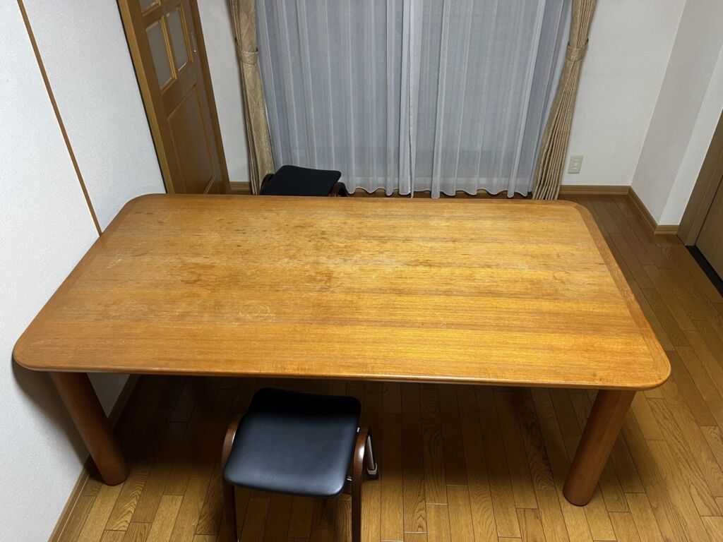 横幅1800mmある大きなダイニングテーブルをご自宅までお引き取り