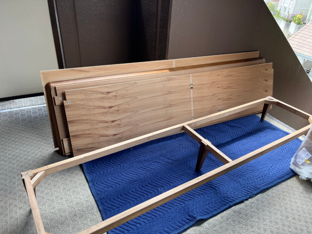 大きなサイドボードを分解して納品