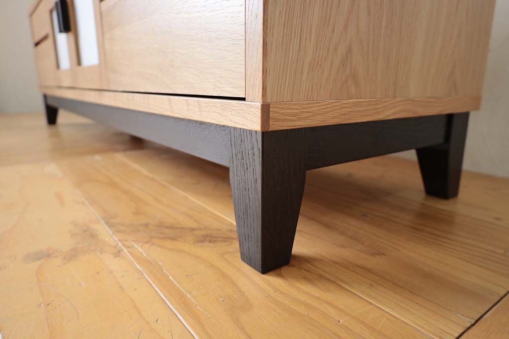 テーパーカットの黒脚