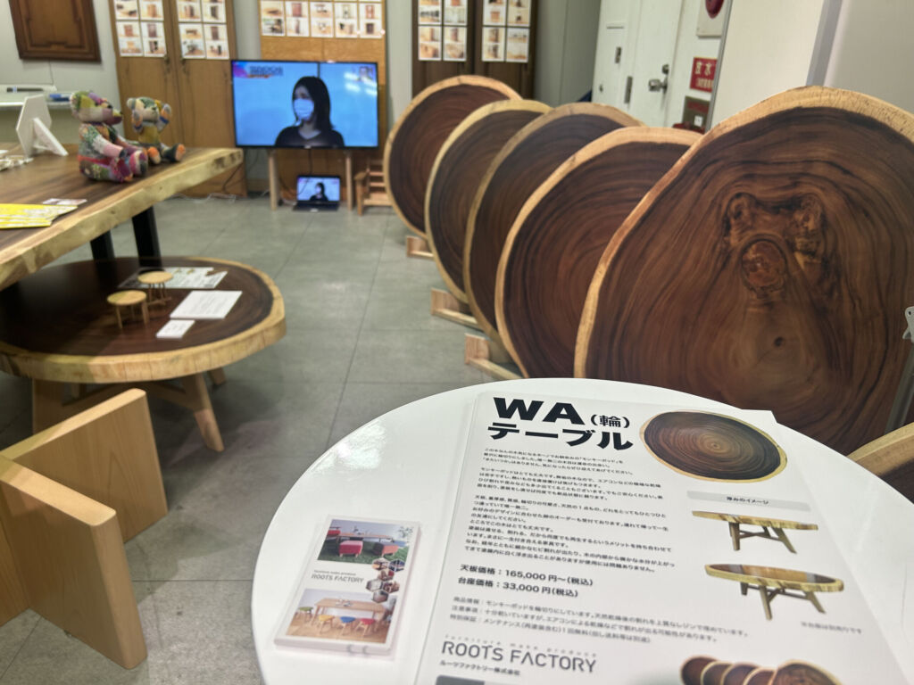 大阪高島屋　WAテーブル並ぶ