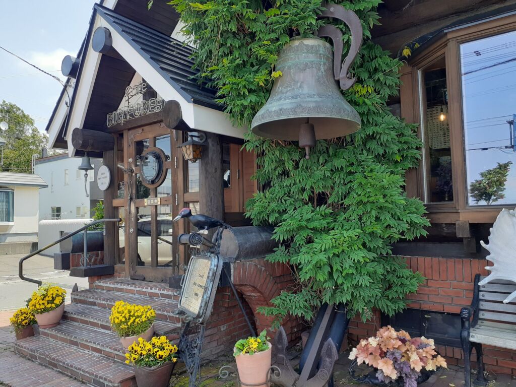 木の温もりを感じるログハウス♪ウッディな空間に合う家具リメイク！