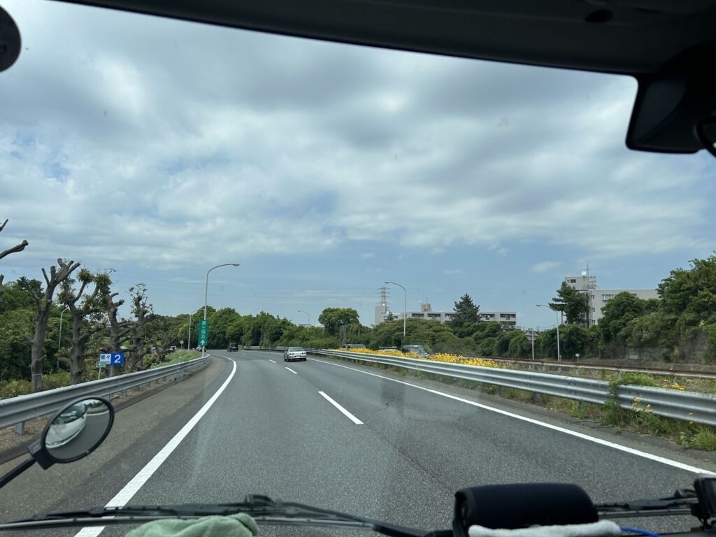 トラックから見える景色