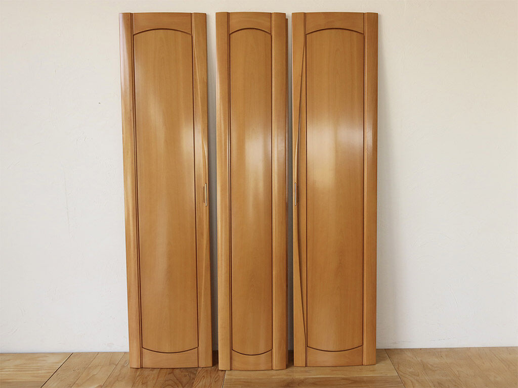 タンスの扉を活かして面影を感じることができる家具へとリメイク