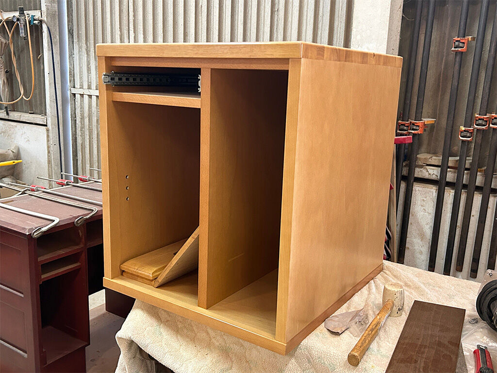 サイドテーブル製作途中