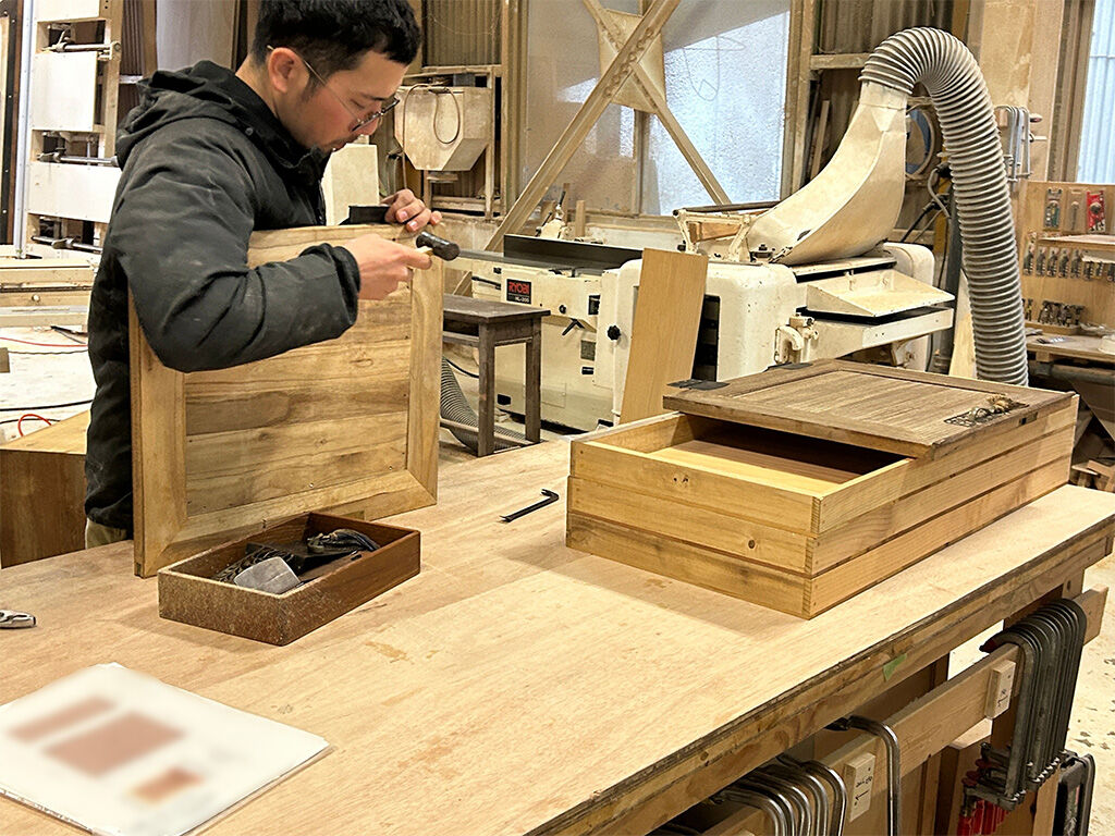 桐タンスのリメイク作業