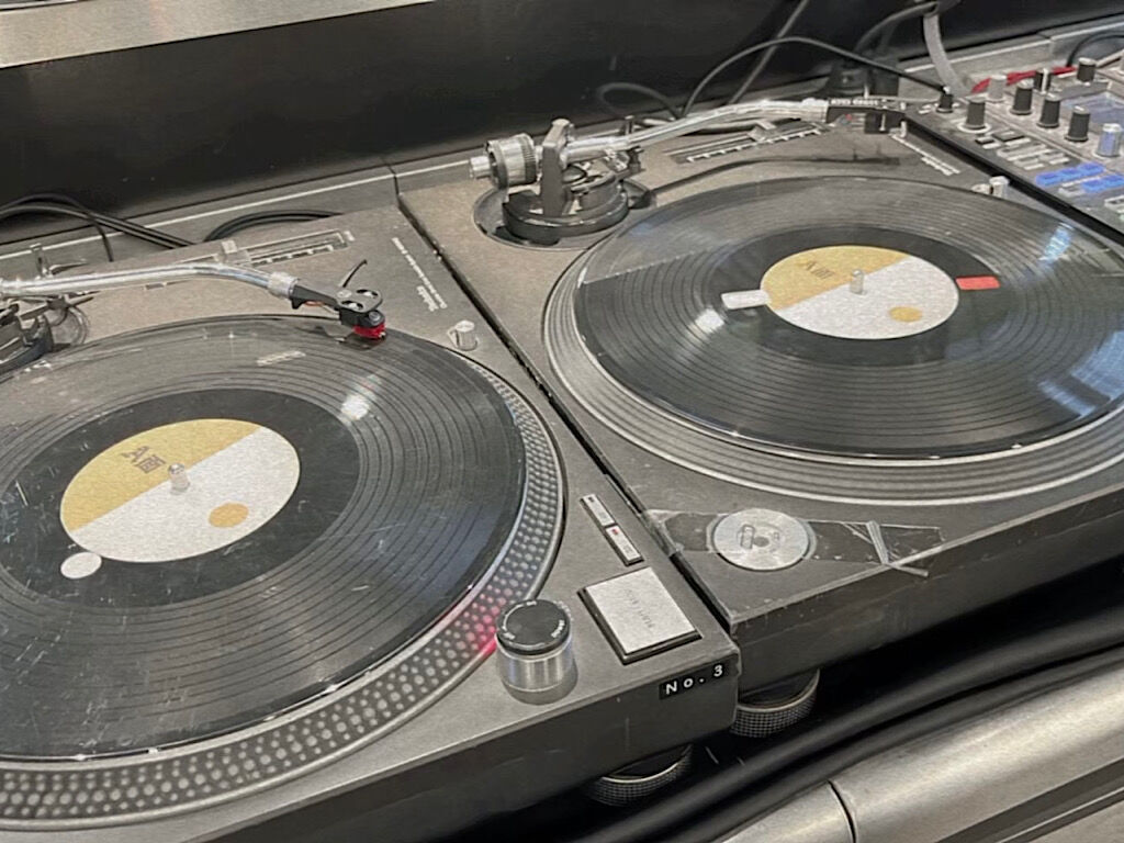 こだわりぬいたオーダー家具！！DJ機器をさわってみて思ったこと♪