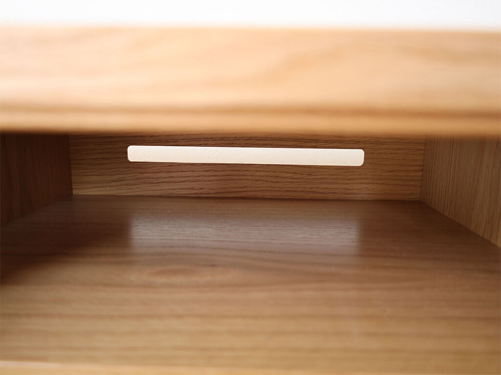 テレビボードの配線穴