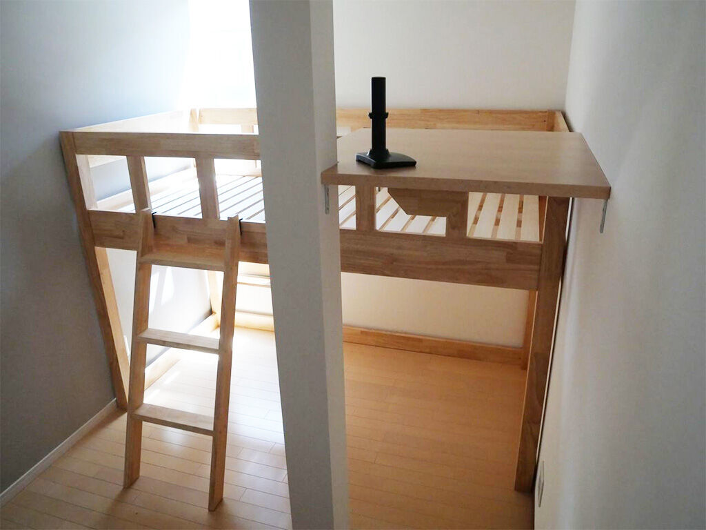 空間を活用！間取りに合わせたデスク付ロフトベッドをオーダーメイド
