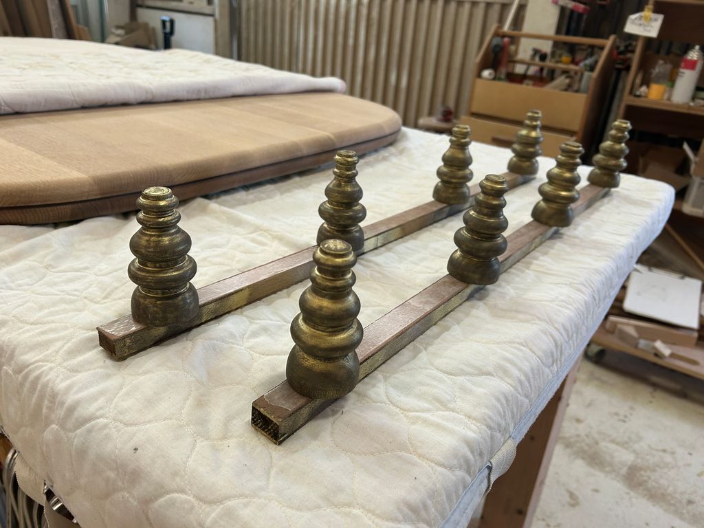 シャビー風に塗装した脚